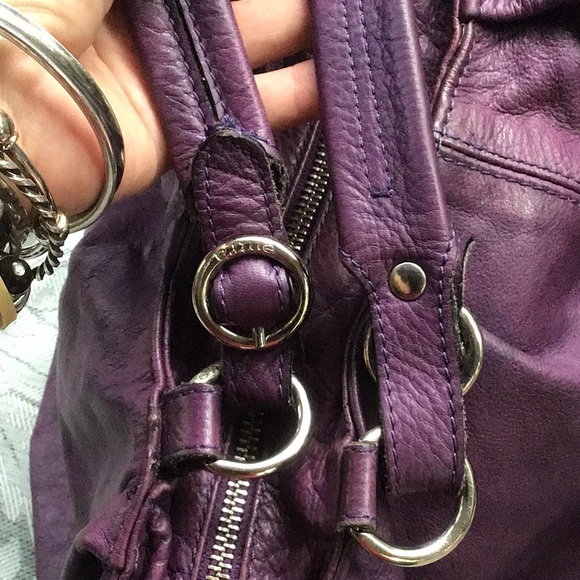 Purple italian leather hobo bag, large bag with zip top, soft distressed leather - Picture 6 of 16